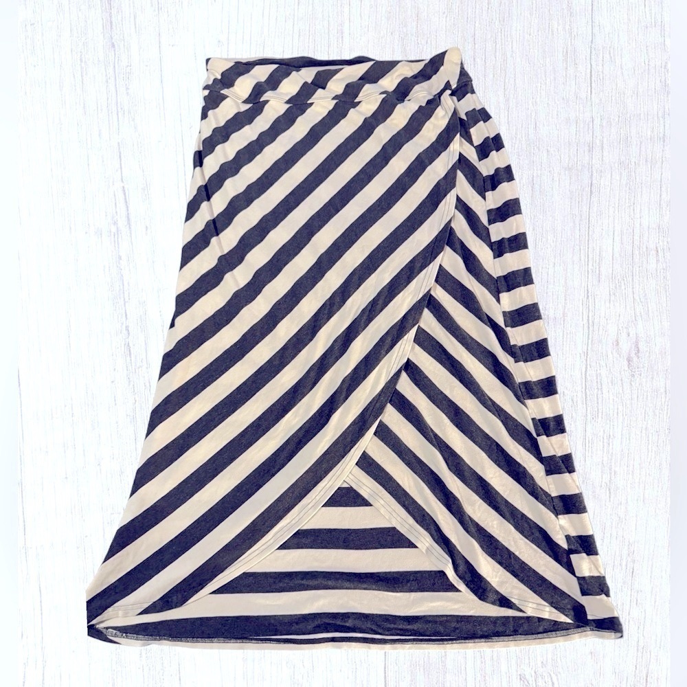 Athleta Ribbon Stripe Faux Wrap Knit Midi Skirt size Medium Gray and Cream